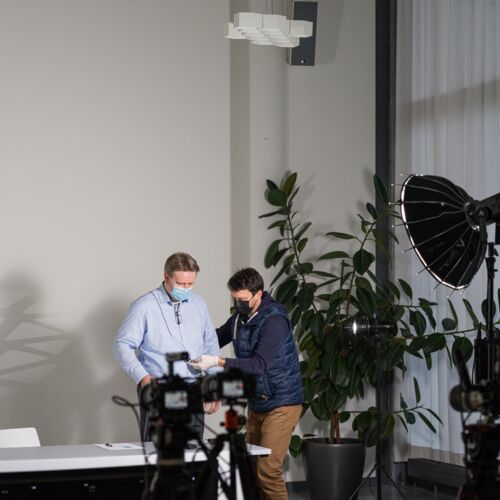 Rubrik Business Photographie, People at Work, Vorbereitung zum virtuellen Medienanlass, Tech Park Basel | Photography by Malco Messerli, eightleins (8lines)