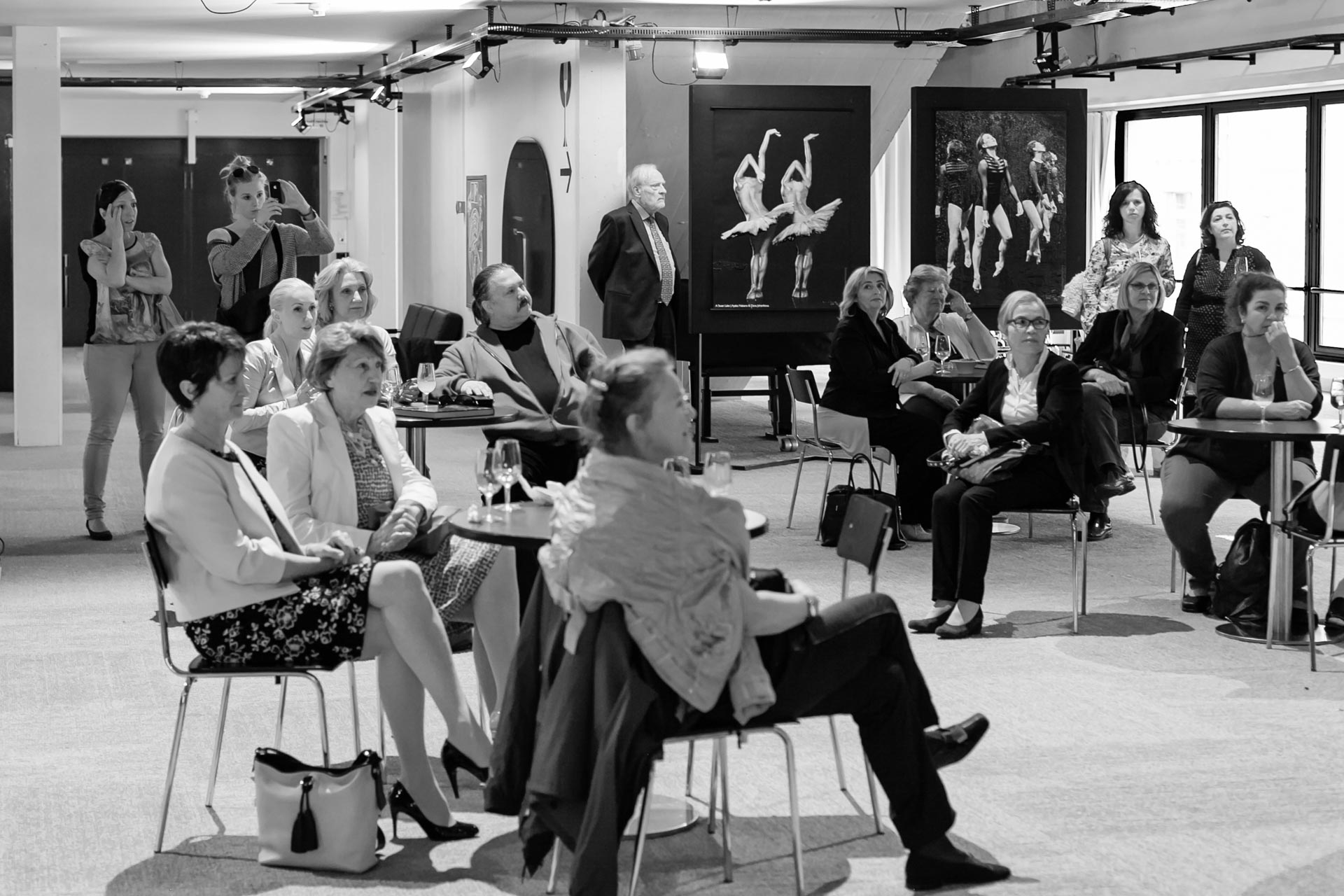 Rubrik Dokumentation Photographie | Ballett Basel 10 Years Photography by Ismael Lorenzo / Foyer Theater Basel | Photography by Malco Messerli, eightleins (8lines)